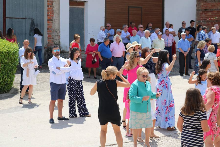 Fotos: Cevico Navero danza a la Virgen del Carmen