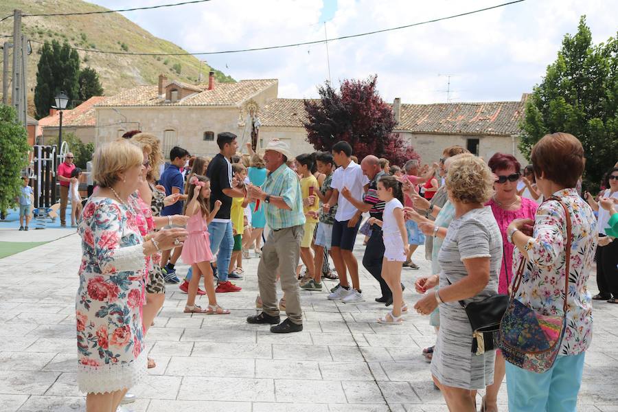 Fotos: Cevico Navero danza a la Virgen del Carmen