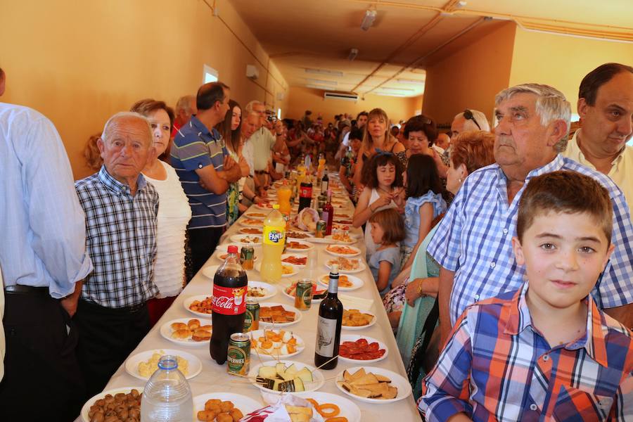 Fotos: Cevico Navero danza a la Virgen del Carmen