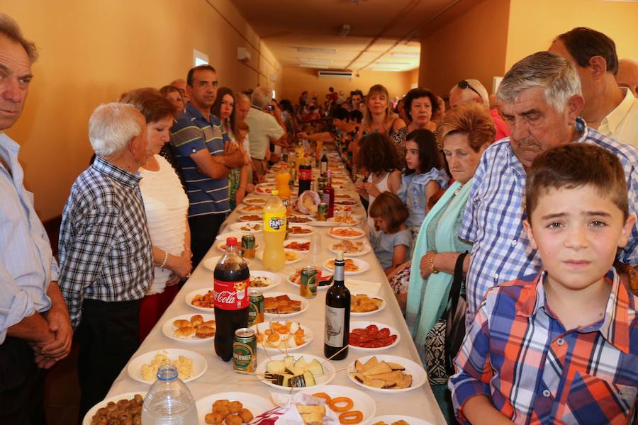 Fotos: Cevico Navero danza a la Virgen del Carmen