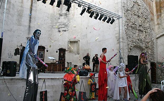 Espectáculo durante una anterior edición de Festeamus en Cuéllar. 