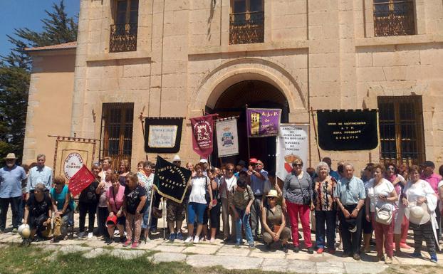 Unas 160 jubilados despiden el curso de programas sociales en la ermita de Hornuez