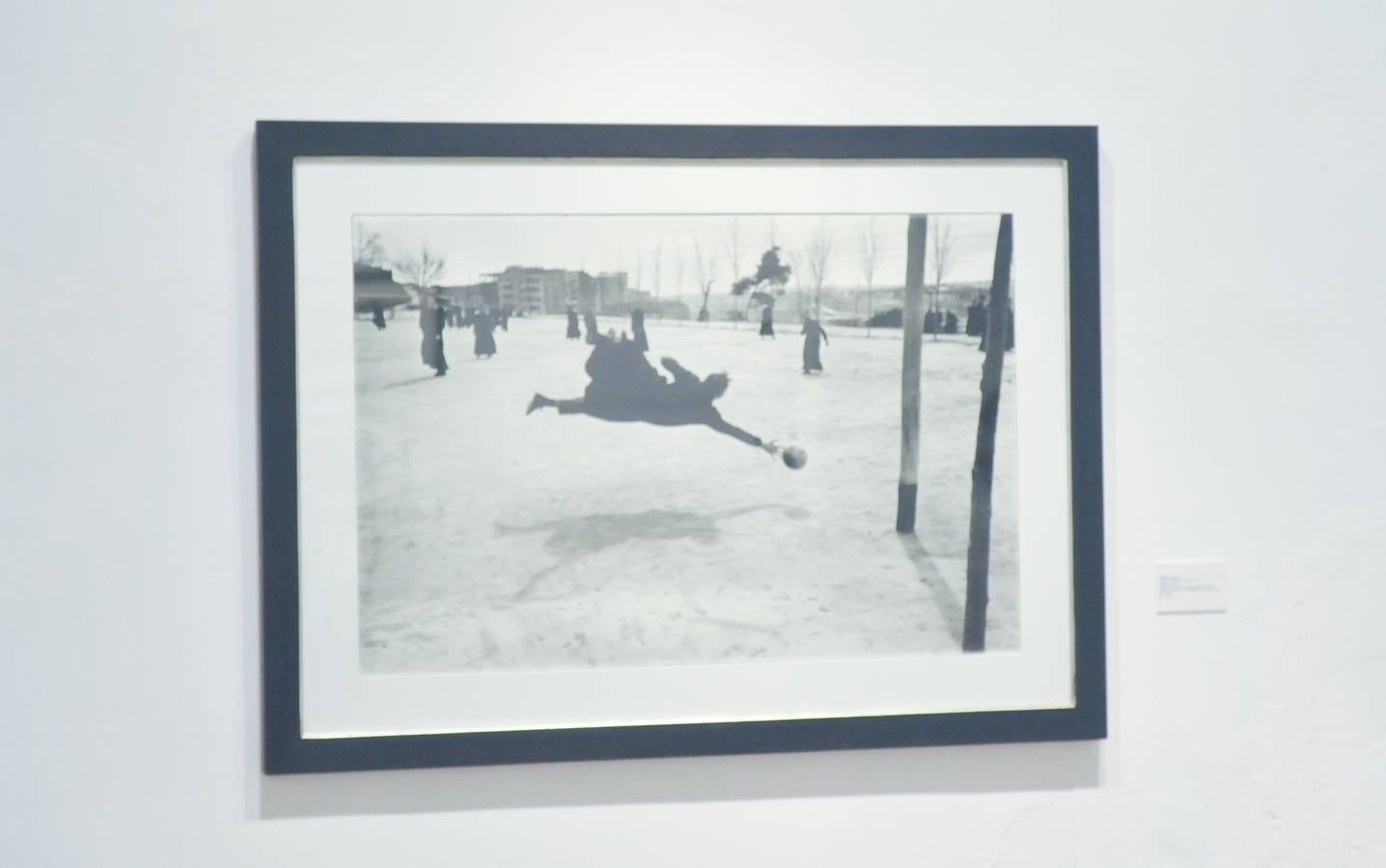 Robert Capa, Cartier-Bresson, Doisneau, Masats, Catalá Coca y Cristina García Rodero son algunos de los nombres de la muestra