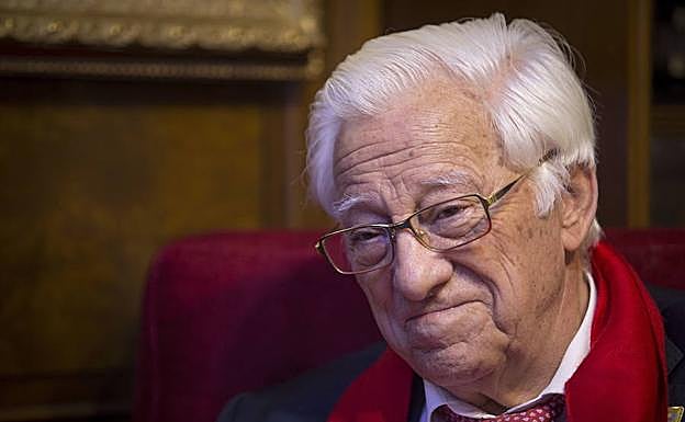 El sacerdote Ángel García Rodríguez, conocido como el padre Ángel, fundador y presidente de la ONG Mensajeros de la Paz. 