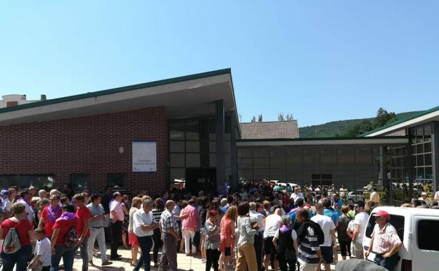 Habitantes de Barruelo en la protesta contra el cierre del Servicio de Urgencias. 