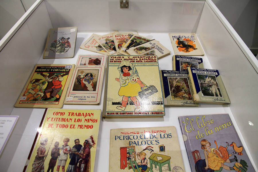 Varios de los libros expuestos en el campus.