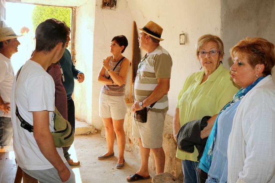 Fotos: Ruta por las cuevas y bodegas de Dueñas