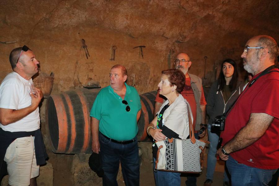 Fotos: Ruta por las cuevas y bodegas de Dueñas