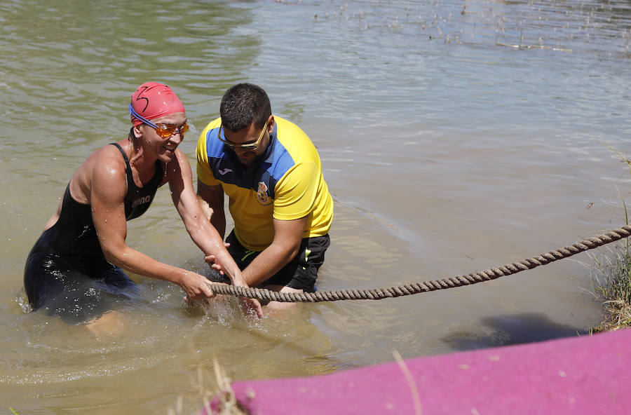 Fotos: Travesía a nado en Paredes de Nava