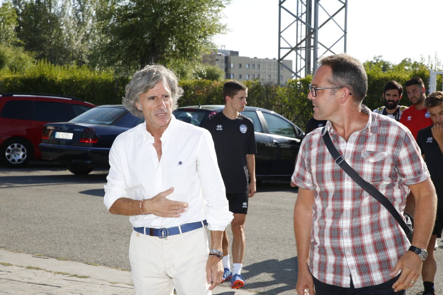 El nuevo técnico está presente en la sesión vespertina y mañana será presentado y seguirá el primer amistoso de pretemporada ante el Tordesillas