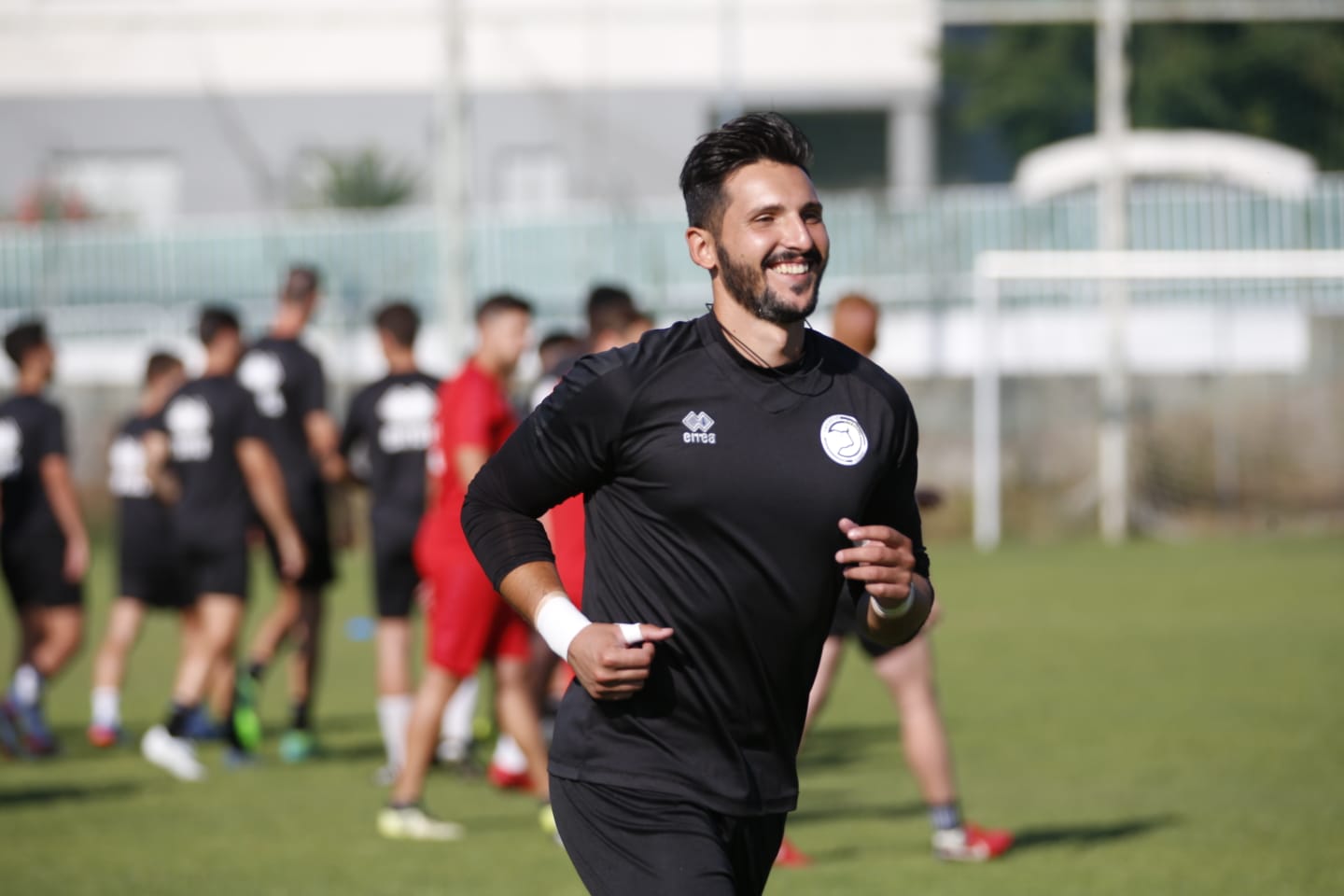 El nuevo técnico está presente en la sesión vespertina y mañana será presentado y seguirá el primer amistoso de pretemporada ante el Tordesillas