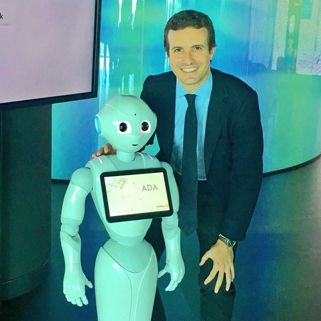 Con @d@, el robot para probar modelos de inteligencia artificial en el desarrollo empresarial. Innovación pionera de @eyspain #MarcaEspaña.