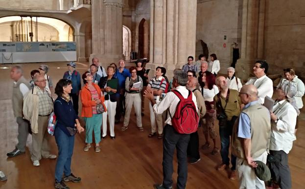 Alumnos del taller didáctico en Santa María la Real de Aguilar de Campoo. 