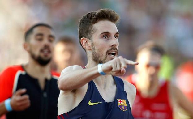 Álvaro de Arriba vence en la prueba de 800 metros del Nacional de este pasado fin de semana por delante de Saúl Ordóñez. 