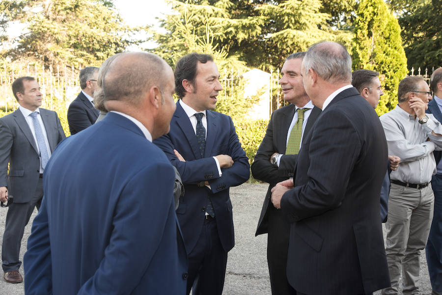 Fotos: Puesta de largo de los autobuses Avanza (1)