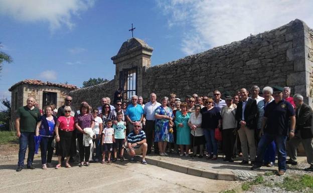 Participantes en el homenaje que se rindió en Cillamayor al guardia civil Adrián. 
