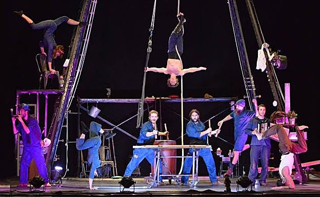 Espectáculo ofrecido por la compañía Lurrak, procedente del territorio nacional. 