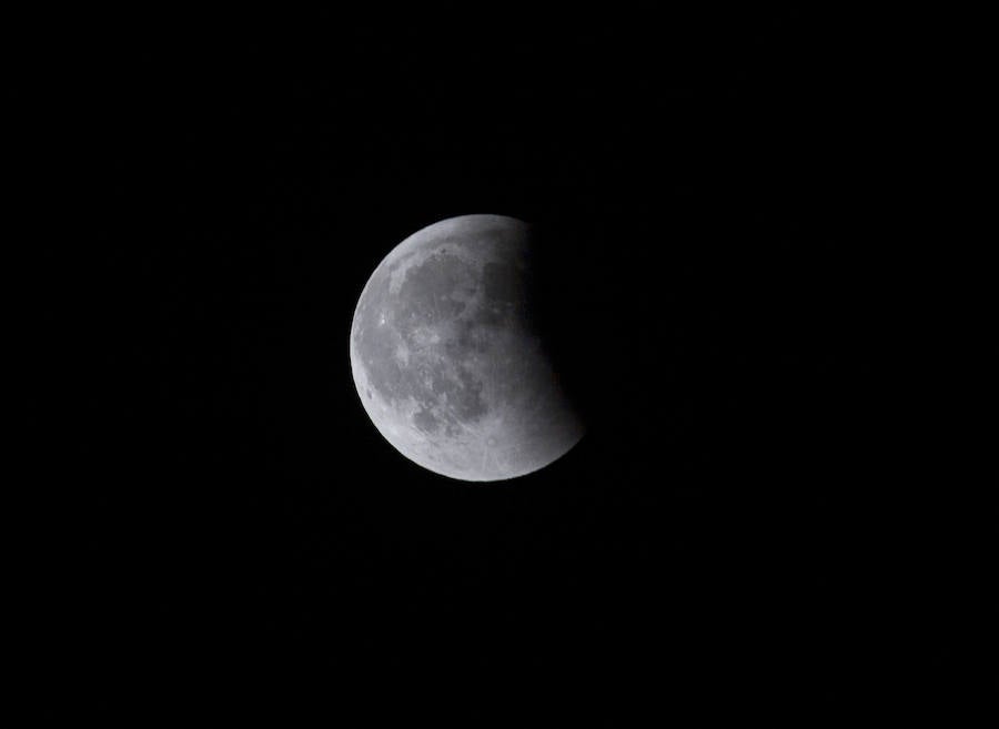 Luna de sangre y eclipse desde Fuente el Sol. 