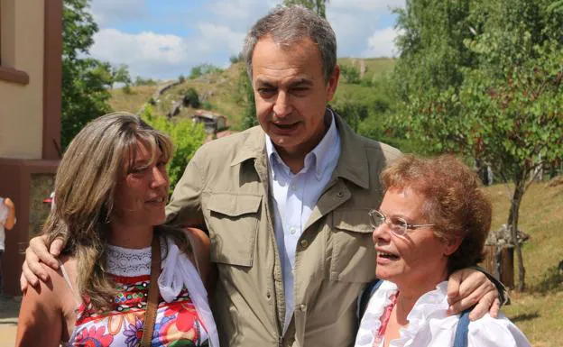 Galería. Zapatero, con dos militantes.