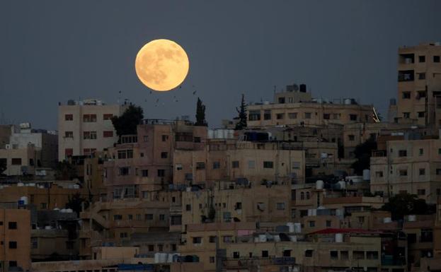Imagen. La luna en Ammam. 