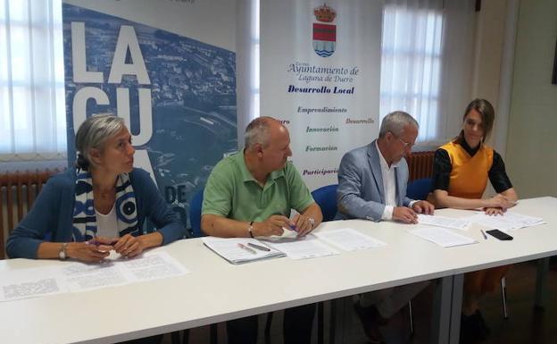 Representantes de empresarios, sindicatos y Ayuntamiento, durante la firma del II Plan de Generación de Empleo.