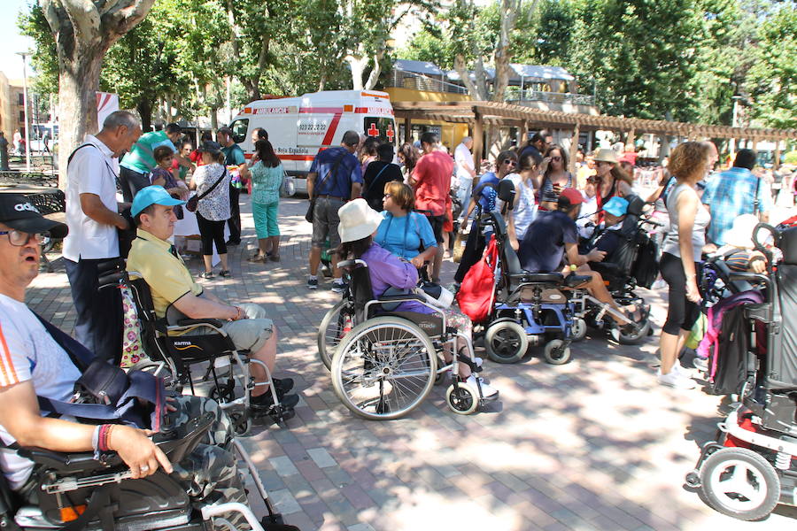Fotos: Una jornada dedicada a concienciar sobre la esclerosis múltiple en Salamanca