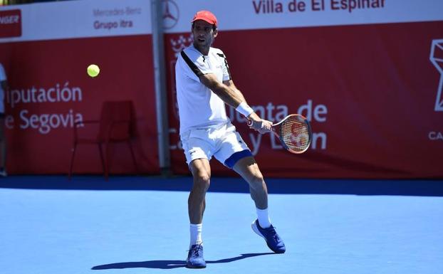 Adrián Menéndez, durante su partido en el Open de Castilla y León.