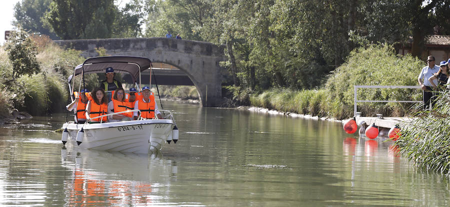 Fotos: Villaumbrales estrena 3 barcas