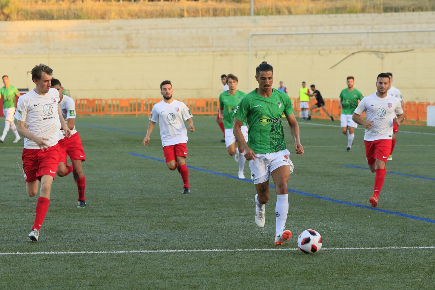 Fotos: El Guijuelo se impone al Santa Marta