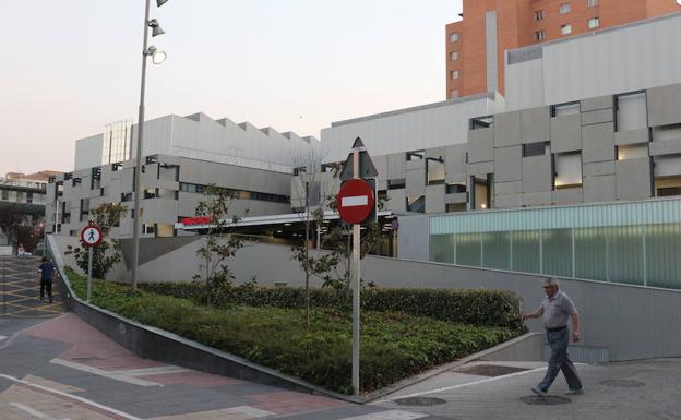 Inyectan acetona por error a una paciente ingresada en el Hospital Clínico