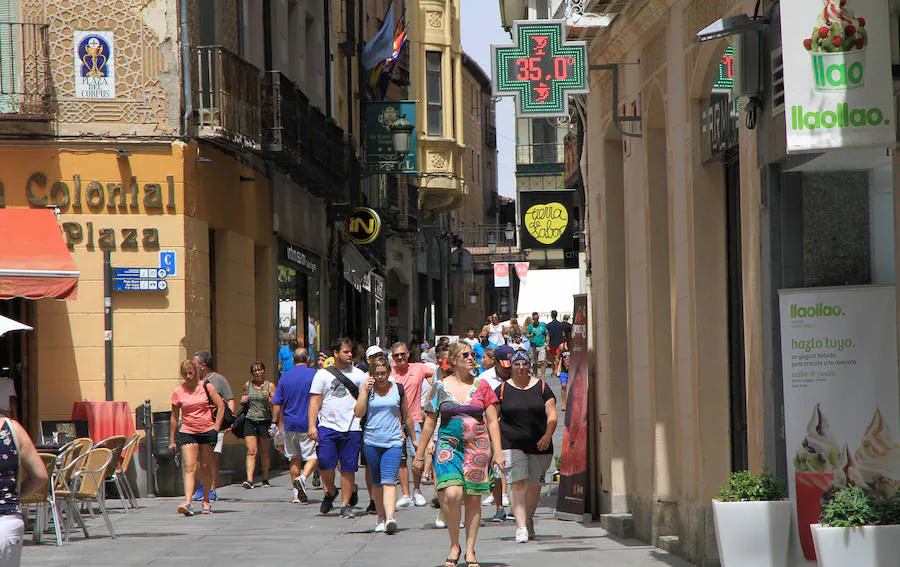 Fotos: Segundo día de la ola de calor en Segovia