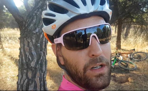 El ciclista vallisoletano Miguel Garea, tras sufrir la caída.