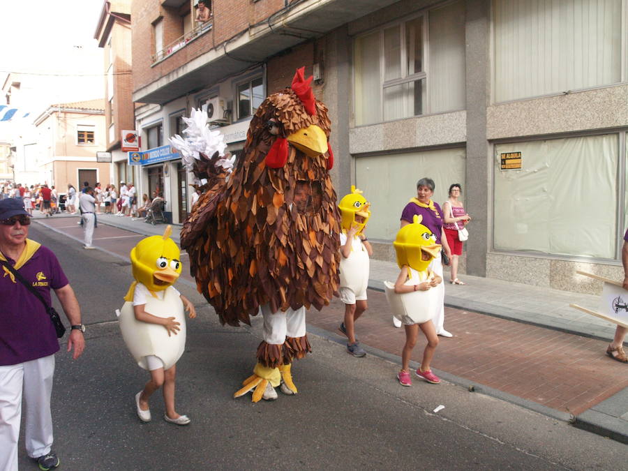 El zambombazo dio ayer pie al comienzo de las fiestas de Íscar. La música y, los toros serán protagonistas de días intensos, en los que el calor será se dejará sentir.