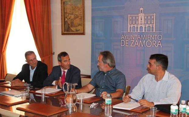 La nueva concesionaria gestionará desde este martes los aparcamientos de Constitución y San Martín de Zamora