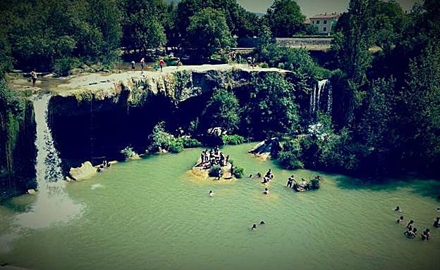 La cascada tiene 12 metros de caída