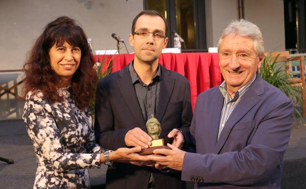 Entrega del último Premio Ateno-Ciudad de Valladolid a Alberto de la Rocha. 