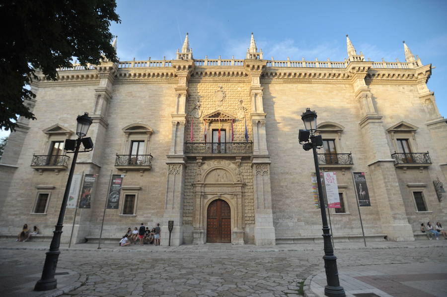 Palacio y Plaza de Santa Cruz.