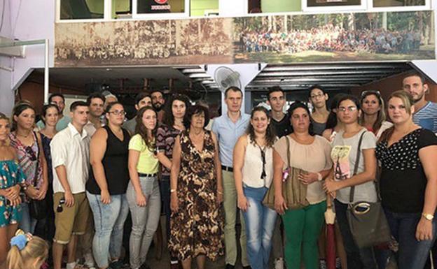 El secretario general de la Consejería de la Presidencia, José Manuel Herrero, se reúne en La Habana (Cuba) con jóvenes castellanos y leoneses. 