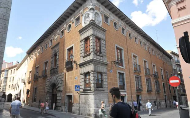 Fachada del palacio de los Valverde, en la calle San Ignacio. 