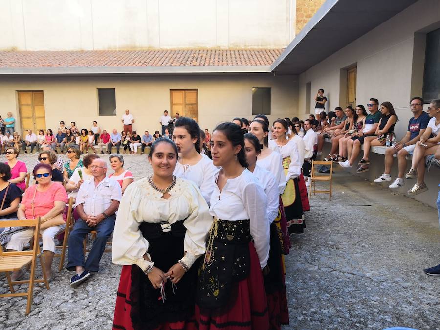 Fotos: XII Certamen de paloteo en Torrelobatón