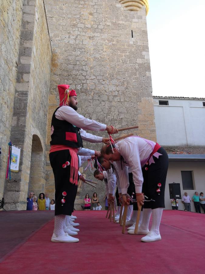 Fotos: XII Certamen de paloteo en Torrelobatón