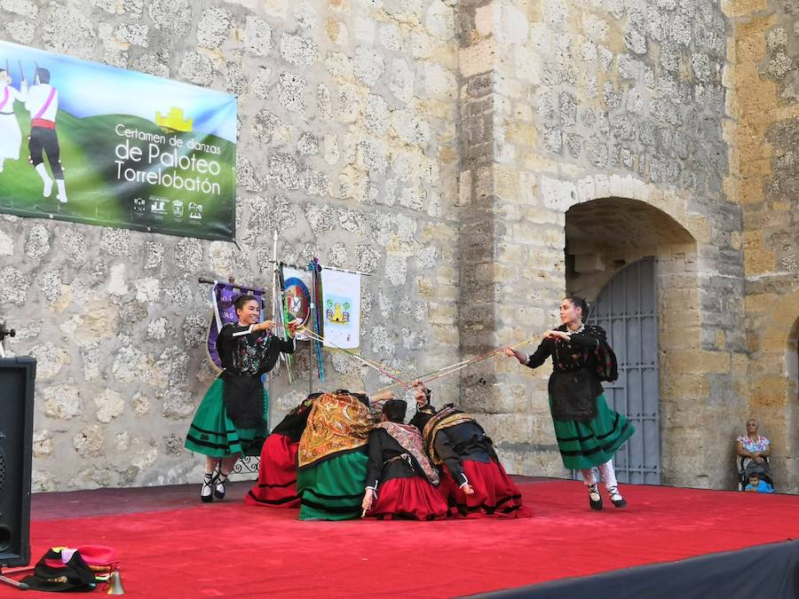 Fotos: XII Certamen de paloteo en Torrelobatón