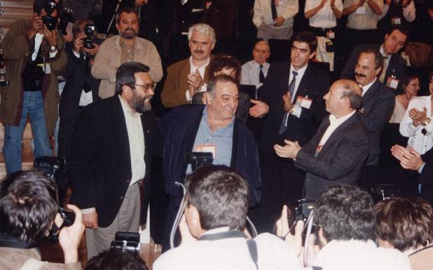 Cándido Méndez releva a Nicolás Redondo en 1994. 