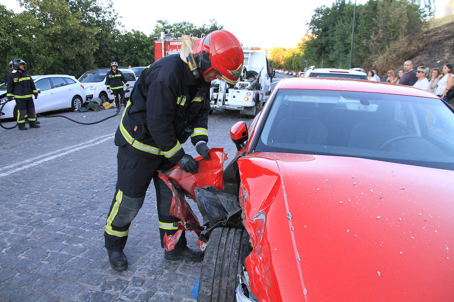 Fotos: Accidente de un autobús urbano en Vía Roma