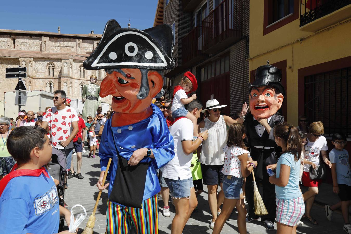 Fotos: Chupinazo, gigantes y cabezudos y subasta de balcones en Peñafiel