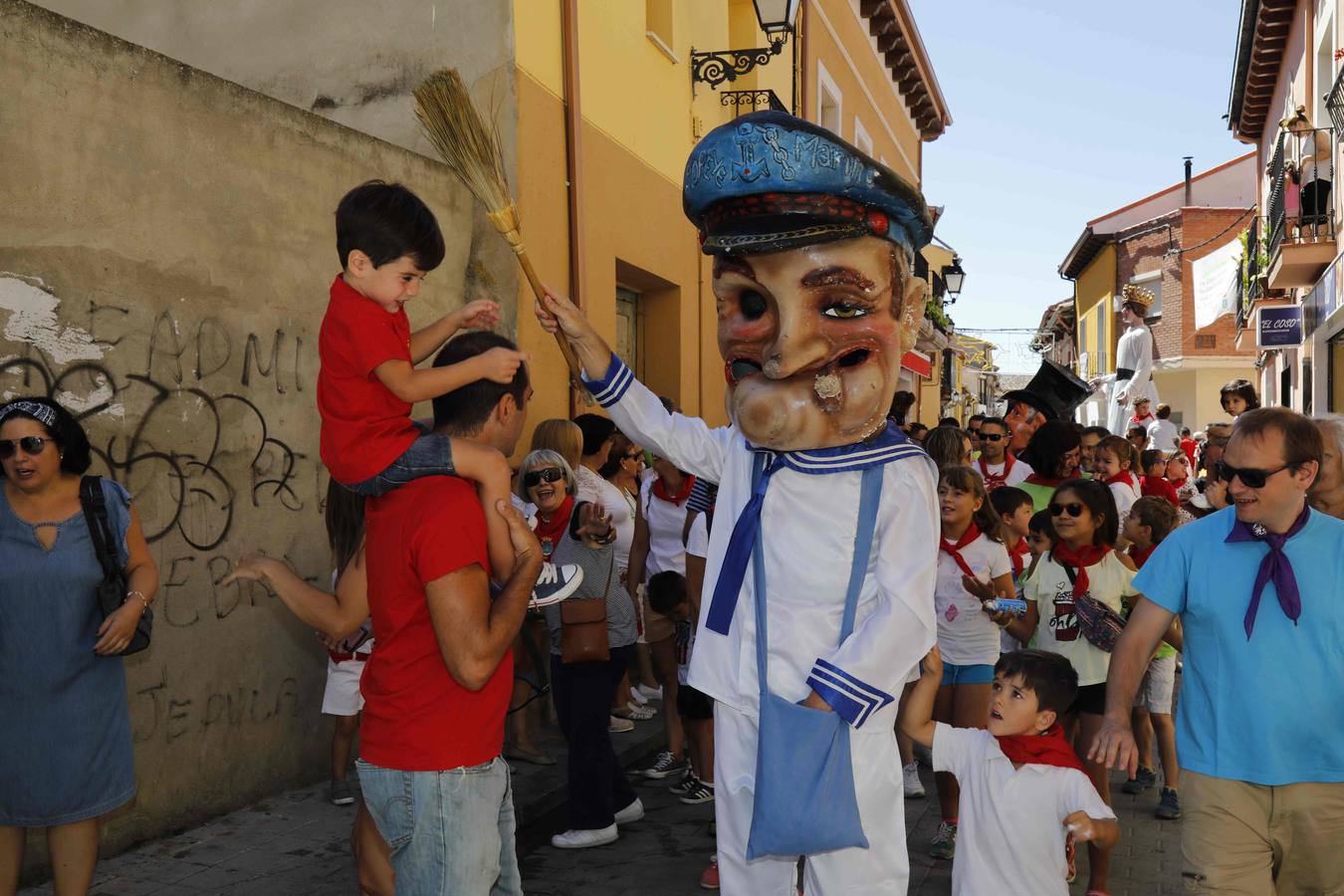 Fotos: Chupinazo, gigantes y cabezudos y subasta de balcones en Peñafiel