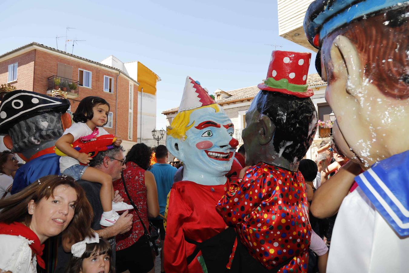 Fotos: Chupinazo, gigantes y cabezudos y subasta de balcones en Peñafiel