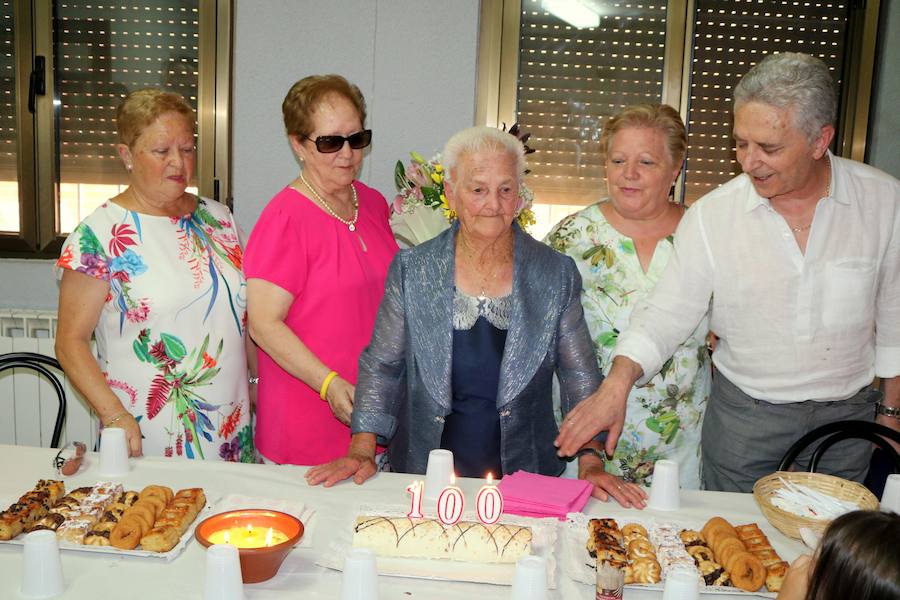 Fotos: Homenaje a la centenaria Juana Blázquez en Cordovilla la Real