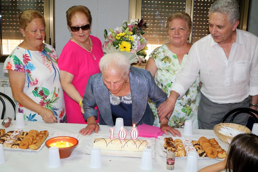 Fotos: Homenaje a la centenaria Juana Blázquez en Cordovilla la Real