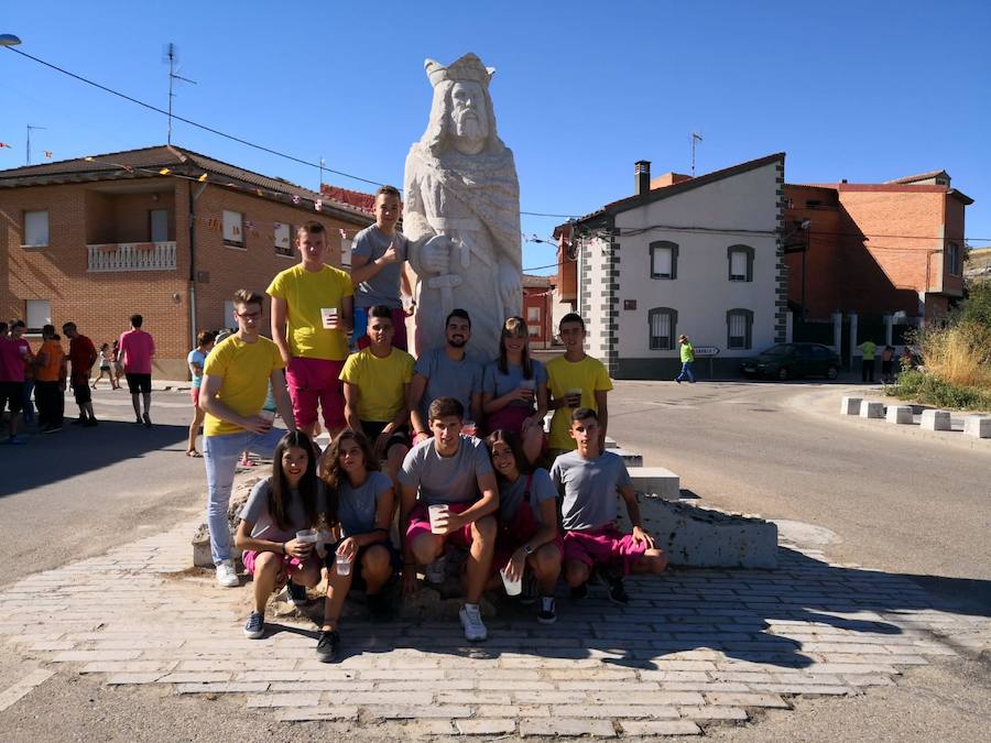 Fotos: Pregón y pasacalles en Wamba